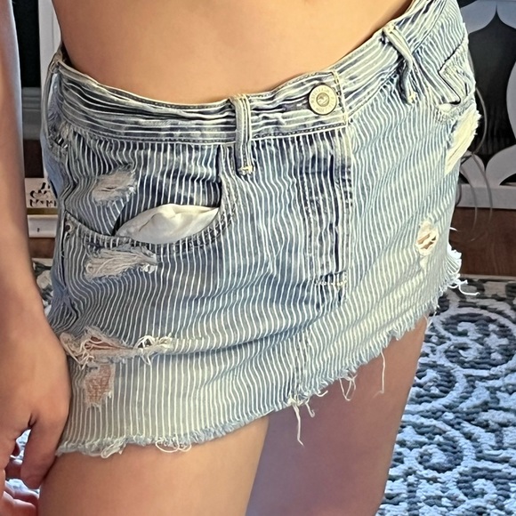 y2k Hollister pinstriped denim mini skirt ✨ - Picture 4 of 5